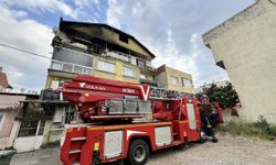 Bursa'da 3 katlı binadaki bir dairede çıkan yangın söndürüldü