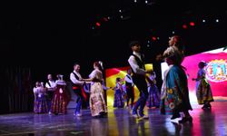 Bursa'da 36. "Uluslararası Altın Karagöz Halk Dansları Yarışması" başladı
