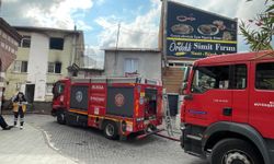 Bursa'da üç katlı binada çıkan yangın hasara neden oldu