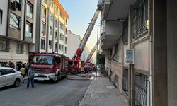 Esenyurt'ta 5 katlı binanın çatısında çıkan yangın söndürüldü