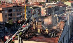 Eyüpsultan'da 3 katlı binanın çatısında çıkan yangın söndürüldü