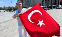 FETÖ'NÜN DARBE GİRİŞİMİNİN 8. YILI - 15 Temmuz gazisi kanlı Türk bayrağını torunları için saklıyor