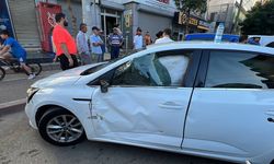 Kocaeli'de 2 kişinin yaralandığı trafik kazası güvenlik kamerasında