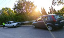 Kocaeli'de iki otomobilin çarpıştığı kazada 1 çocuk yaralandı