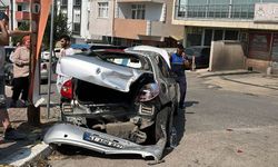 Kocaeli'de kazaya karışan otomobil yayalara çarptı, 4 kişi yaralandı