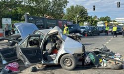 Kocaeli'de tırın 2 otomobile çarptığı kazada 4 kişi yaralandı