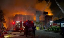 Sakarya'da fabrikada çıkan yangına müdahale ediliyor