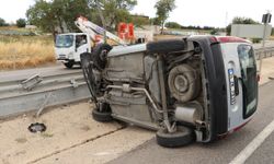 Tekirdağ'da devrilen hafif ticari araçta 2 kişi kazadan yara almadan kurtuldu