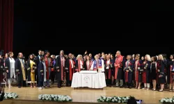 ERÜ’de lisansüstü mezuniyet sevinci yaşandı