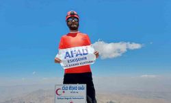 AFAD, Hakkari’deki Cilo Dağı zirvesine tırmanan personelini tebrik etti
