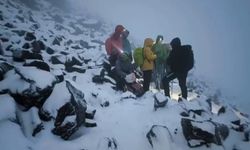 Ağrı Dağı’nda kaybolan 2 dağcıyı arama kurtarma çalışmaları devam ediyor