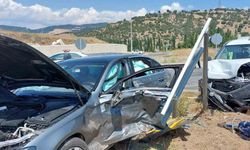 Amasya’da otomobil ile hafif ticari araç çarpıştı: 6 yaralı