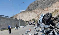 Amasya’da tüp yüklü kamyon devrildi: 1 ağır yaralı