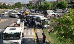 Ankara’daki otobüs kazasının tanığı o anları anlattı: “Şoför, araçlara çarpmamak için ani frenle manevra yaptı”