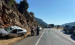 Antalya’da 4 araç birbirine girdi: 4 yaralı