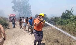 Antalya’da mezarlık yangını ormana sıçradı, mahalleliyi alarma geçirdi