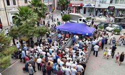 Arnavutköy’de 3 ton aşure vatandaşlara ikram edildi