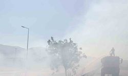 Arsuz’da çıkan ot yangınını itfaiye ekipleri söndürdü