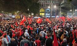 Berlin’de çeyrek final coşkusuna 10 bin Türk katıldı