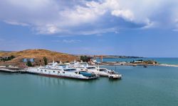 Bitlis’teki ikiz feribotlar Van Gölünde yük taşımacılığında büyük rol oynuyor