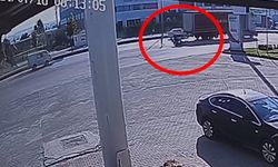Bursa’da feci motosiklet kazası kamerada: 3 yaralı