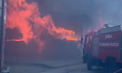 Bursa’da kereste fabrikası alev alev yanıyor