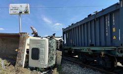 Çankırı’da yük treni ile hafriyat kamyonu çarpıştı: 1 ölü, 3 yaralı