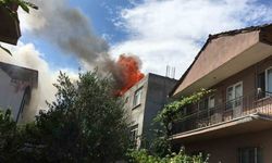 Çatıda çıkan yangın korkuttu: Vatandaşlar sokağa döküldü