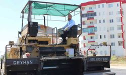 Ceyhan’da hurdaya ayrılan asfalt dökme makinesi onarılarak belediyeye kazandırıldı