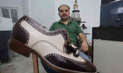 Depremde enkazdan çıkarılan 51 yıllık 1 metrelik ayakkabı Aksaray’da