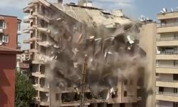 Diyarbakır’da ağır hasarlı bina yıkım çalışmaları sırasında çöktü