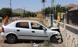 Elazığ’da otomobil bahçe duvarına çarptı: 5 yaralı
