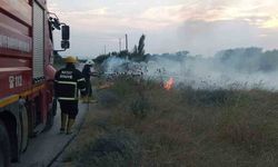 Erzin’de doğal gaz borusu üzerindeki otluk alanda yangın çıktı