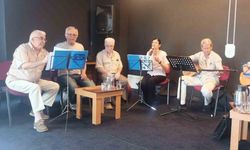 Eskişehir’de yaşlılar için Türk Halk Müziği Grubu tarafından verilen konser ilgi gördü