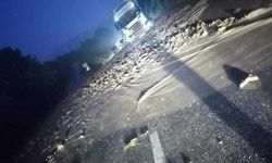 Giresun’da heyelan: Giresun-Gümüşhane karayolu ulaşıma kapandı