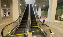 Havalimanında yürüyen merdiven durdu, vatandaşlar birbirinin üstüne düştü: 4 yaralı
