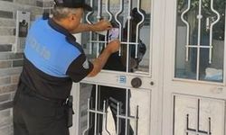 Hırsızlık ve dolandırıcılığa karşı polisten bina kapılarına uyarıcı etiket