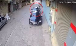 Hırsızlık yapacağı otomobilin camını kıran şahıs, alarm çalınca kaçtı