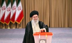 İran’da halk cumhurbaşkanlığı seçimlerinin ikinci turu için sandık başında