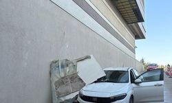 İzmir Optimum AVM’nin tavan kalıbı otomobilin üzerine düştü, faciadan dönüldü