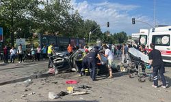 Kamyon ve 2 otomobilin karıştığı kazada can pazarı: 4 yaralı