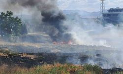 Karaman’da boş arazideki kuru otların tutuşması sonucu çıkan yangın korkuttu