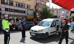 Kırıkkale’de polis ve zabıtadan denetim: Hatalı park yapanlara ceza yağdı