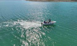 KOSKİ Altınapa Barajı’nda yasak avcılıkla mücadele ederek balık popülasyonunu koruyor