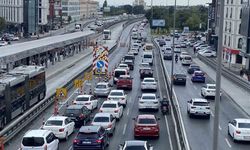 Küçükçekmece’de İBB’nin yol çalışması trafik çilesine döndü