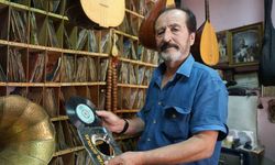 Müziğin altın çağına yolculuk: Binlerce plak ve kaset arşiviyle geçmişi yaşatan koleksiyoncu