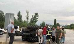 Niksar’da traktör ile otomobil çarpıştı : 2 yaralı