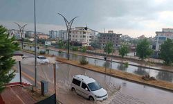 Osmaniye’de sağanak ve fırtınada sokaklar göle döndü