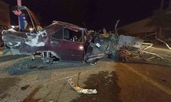 Otomobil bariyerlere çarptı: 1 ölü, 2 yaralı