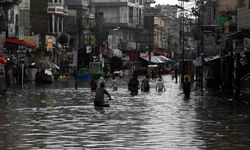 Pakistan muson yağmurlarına teslim oldu: 24 ölü